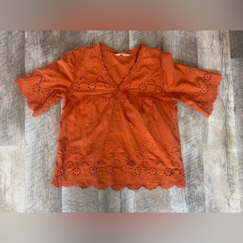Adiva size MEDIUM pumpkin orange, punch-out lattice detail with flare sleeve